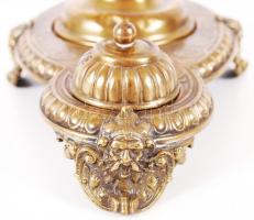 cca 1900 Jelzett, réz szombati gyertyatartó, és egy díszes bronz tinta- és tolltartó fújtüveg betétt...