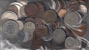 Vegyes fémpénz gyűjtemény, főleg olasz és svájci érmékkel, emellett magyar és osztrák pénzek is, középkortól 1960-as évekig, összesen 172db pénzérme, néhány ezüst is köztük T:vegyes