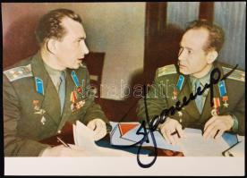 cca 1970 Leonov és Beljev szovjet űrhajósok aláírt képeslap / Soviet astronaut signed postcard