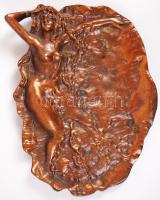 Fekvő női aktot ábrázoló asztali névjegykártya tartó, fém, 26×20 cm