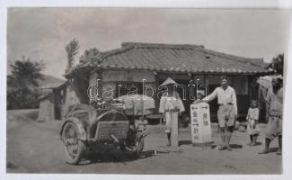 cca 1934 Koreai város. A világutazó Bartha-Sulkowszky páros fotója / cca 1934 Photo of the world-wanderer Hungarian Bartha-Sulkowszky couple in Korea, 14x9cm