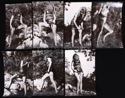 cca 1960 7db-os erotikus fotósorozat, természeti környezetben / 
Erotic photos