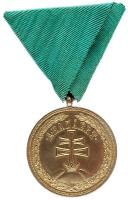 1939. "Magyar Bronz Érdemérem" aranyozott bronz kitüntetés zöld mellszalagon "BRONZ" fémjel a peremen T:2 Hungary 1939. "Hungarian Bronze Medal of Merit / SI DEUS PRONOBIS QUIS CONTRA NOS MCMXXII" on green ribbon, gold plated bronze decoration with hallmark on the edge C:XF