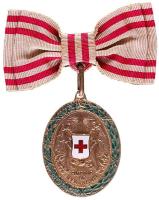 1914. "A Vörös Kereszt Bronz Díszérme hadidíszítménnyel női csokorszalagon" Br kitüntetés T:1 Hungary 1914. "Red-Cross Bronze Medal with military ornament on women's ribbon" Br decoration C:Unc