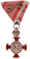 1869-1916. "Koronás Arany Érdemkereszt a Vitézségi Érem szalagján kardokkal" aranyozott ki...