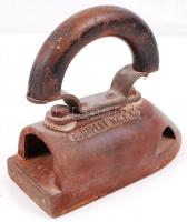 cca 1930 "Budapest Sz.F.V Gázművei Tulajdona" feliratú öntöttvas gőzvasaló / 
Vintage stea...