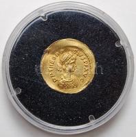 Rom/Ostreich/Kelet-Róma Theodosius II. 402-450 Tremissis Gold/arany Kampmann Nr.167.12 T:2+ winzige ...