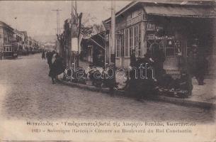 Thessaloniki Constantin boulevard, shoeshine boys (EB)