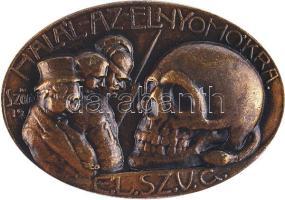 1919. "Halál az elnyomókra / E.L.SZ.V.G" propaganda jelvény, baloldalon hármas alakzatban egy bankárral, pappal és csendőrrel. Szign.: Sződy Szilárd (51.04mm) T:1- Hungary 1919. "Death to the oppressors!" propaganda badge. Sign.: Szilárd Sződy (51.04mm) C:AU