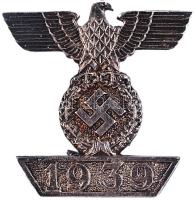 Német 3. Birodalom 1939. "II. Osztályú Vaskereszt hadiékítménye ismételt adományozáshoz" ezüstözött jelvény hátoldalon "L/11" jelzéssel (Wilhelm Deumer of Lüdenscheid) (31.5x30.5mm) T:1- patina German Third Reich 1939. "Bar to Iron Cross II. Class" silver plated badge, "L/11" mark on the back (Wilhelm Deumer of Lüdenscheid) (31.5x30.5mm) C:AU patina