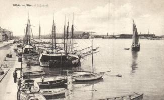 Pola, port, ships