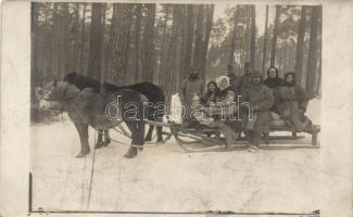 Soldiers near the horse-drawn sleigh, photo
