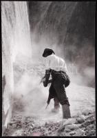 Csik Ferenc (1894–1984): Kőfejtőben c. vintage alkotása. Hátoldalt jelzett 21x15 cm