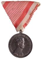 1917. "Károly Ezüst Vitézségi Érem II. osztály" jelzett "A" kitüntetés mellszalaggal. Szign.: Kautsch (30mm) T:2,2- Hungary 1917. Silver Medal for Bravery II class, with "A" hallmark on edge on ribbon Sign.: Kautsch C:aXF