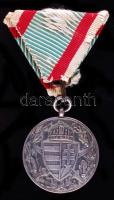 1918. Magyar Háborús Emlékérem kardokkal,sisakkal "Pro Deo et Patria" ezüstözött Br kitünt...
