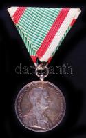 1939. "Magyar Kis Ezüst Vitézségi Érem" ezüstözött bronz. Szign.: BERÁN L. T:2 Hungary 1939. "Small Medal for Bravery" silver plated bronze decoration on ribbon, sign.: BERÁN L. C:XF