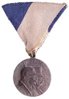 Osztrák-Magyar Monarchia ~1916. Nehéztüzérségi jelvény mellszalagon, előoldalon II. Vilmos és Ferenc József jobbra néző mellképével, hátlapján 30.5 Mörser ágyúval (28.3mm) T:2- Austro-Hungarian Monarchy ~1916. Heavy Artillery decoration on ribbon C:VF