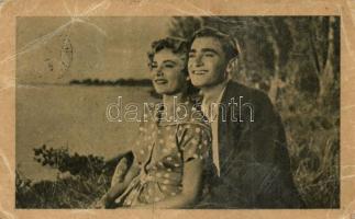 30 db modern lap, főként szerelmes párokról vegyes minőségben / 30 pieces of modern postcards, mostl...