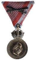 1914-1916. "Bronz Katonai Érdemérem a katonai érdemkereszt szalagján, kardokkal" kitüntetés T:2 Hungary 1914-1916. "Medal for Military Merit with swords on war ribbon" decoration C:XF