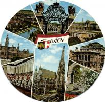 Egy doboznyi vegyes, modern képeslap: leporellók, képeslapfüzetek, különböző méretű és formájú képes...