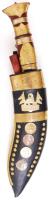 Nepáli harcos tőr, élezővel, gazdagon díszesített bőr-réz hüvelyben, gravírozott pengével h:34 cm