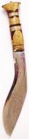 Nepáli harcos tőr, élezővel, gazdagon díszesített bőr-réz hüvelyben, gravírozott pengével h:34 cm