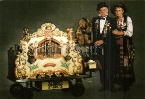 Népviseletek, 360 db modern képeslap az egész világból