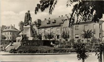 40 db modern, magyar városképes lap a '60-as évekből / 40 modern, Hungarian postcards form sixt...