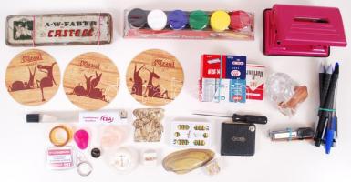 Nagy bolha tétel: 6 db Rotring ceruza, betéttel, tűzőgép, nagyító, kártya, fűrészlapok, stb...