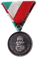 ~1900. "A Kalocsai Szent István Jezsuita Gimnázium" Ag emlékérem mellszalagon, peremén &qu...