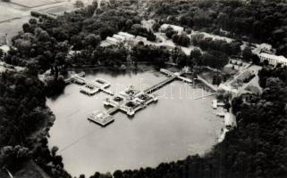 33 db modern, fekete-fehér magyar városképes lap a '60-as évekből / 33 modern, Hungarian black ...