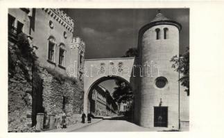 34 db modern, fekete-fehér magyar képeslap várakról, '60-as évek / 33 modern, Hungarian black a...