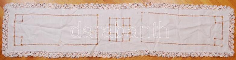 Hímzett, népművészeti párnahuzat + cca 1930 Horgolt szegélyű, fehér vászonterítő, 150x36cm + cca 196...