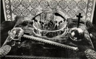 116 db modern, fekete-fehér képeslap magyar múzeumokról és azok kiállítási tárgyairól