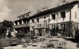 46 db modern, fekete-fehér magyar képeslap üdülőkről, pihenőhelyekről / 46 modern, black and white H...