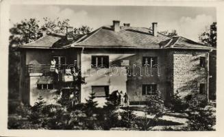 46 db modern, fekete-fehér magyar képeslap üdülőkről, pihenőhelyekről / 46 modern, black and white H...