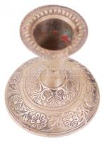 Gazdagon díszített fém gyertyatartó, m:7 cm