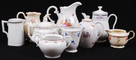 Hatalmas porcelán tétel: Kiöntők, cukortartók, többnek nincs fedője, jelzettek, hibátlanok összesen 9 db