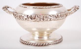 1872-1922 Ezüst (Ag) szószos tálka 800/1000 tisztaságú pesti "dianás" jelzéssel, belsején ...