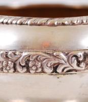 1872-1922 Ezüst (Ag) szószos tálka 800/1000 tisztaságú pesti "dianás" jelzéssel, belsején ...