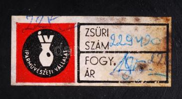 Kis növényi kerámiatétel: iparművész kaspó, virágalátét és szűrő / 
Little vintage ceramic lot