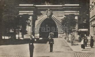 Budapest I. Alagút, forgalomirányító rendőr