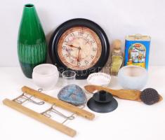 Bolhatétel: kerámiatárgyak, falióra, régi használati tárgyak / 
Flee market lot