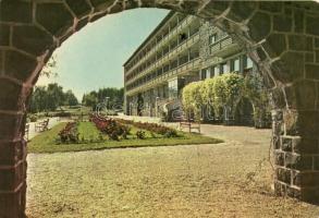 183 db modern, magyar városképes lap, benne néhány nagy méretű / 183 modern, Hungarian postcards, be...