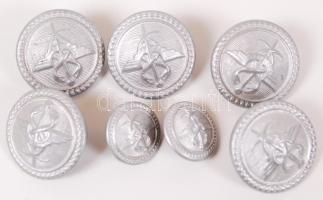 28db egyenruha gomb, közte hajózással kapcsolatos, külföldiek is, többféle méretben