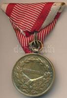1917. "Károly Bronz Vitézségi Érem" sárgaréz kitüntetés mellszalaggal szign.:KAUTSCH T:2
H...