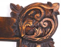 Egyedi készítésű dekoratív, faragott, pácolt hársfa keret, hibátlan állapotban, belső: 65×45,5cm, te...