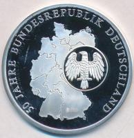 Németország 1993. "Német Szövetségi Köztársaság 50 éve - Európai Közösség" Ag emlékérem (20g/0.999/40mm) sorszámozott tanúsítvánnyal T:PP Germany 1993. "50 years of Federal Republic of Germany - European Community" Ag medallion (20g/0.999/40mm) with certificate C:PP