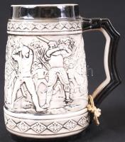 Vegyes kerámiatétel: népi köcsögök, korsók, söröskorsó / 
Ceramic lot