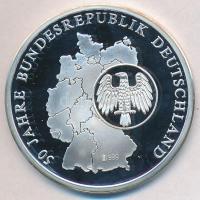 Németország 1993. "Német Szövetségi Köztársaság 50 éve - Reichstag" Ag emlékérem (20g/0.999/40mm) sorszámozott tanúsítvánnyal T:PP Germany 1993. "50 years of Federal Republic of Germany - Reichstag" Ag medallion (20g/0.999/40mm) with certificate C:PP